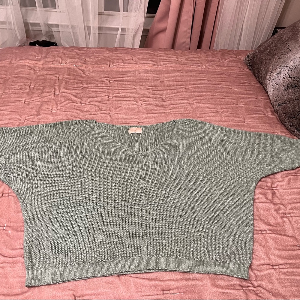 Made in Italy Metallic V-Neck Sweater in Green